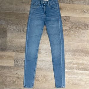720 High Rise Super Skinny Levi Jeans
